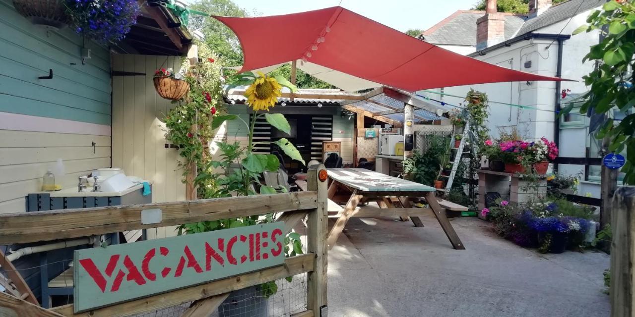 Хостел Eden'S Yard Backpackers Сент-Остел Экстерьер фото