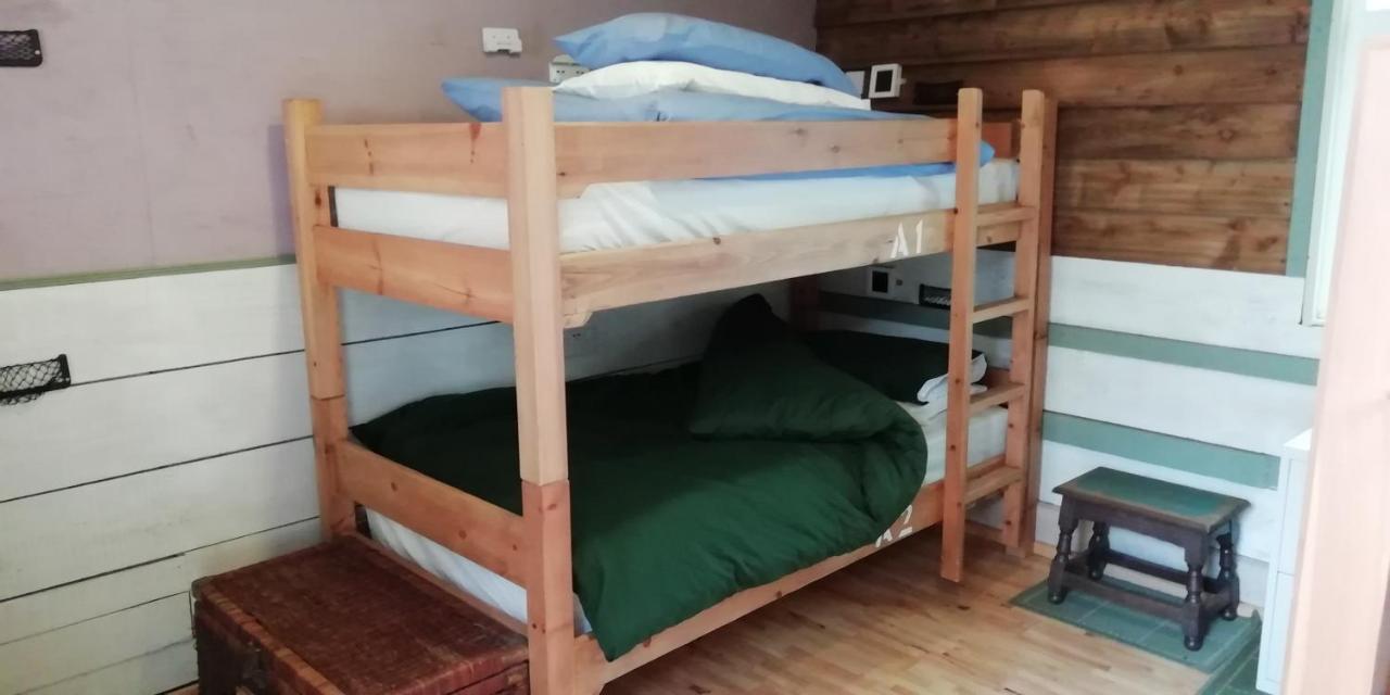 Хостел Eden'S Yard Backpackers Сент-Остел Экстерьер фото