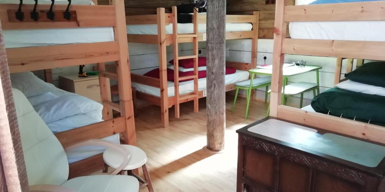 Хостел Eden'S Yard Backpackers Сент-Остел Экстерьер фото