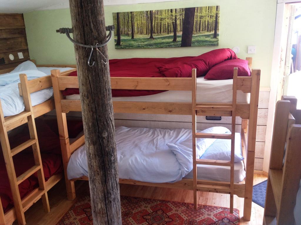 Хостел Eden'S Yard Backpackers Сент-Остел Экстерьер фото